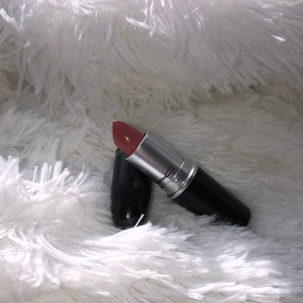 Mac cosmetics “please me”